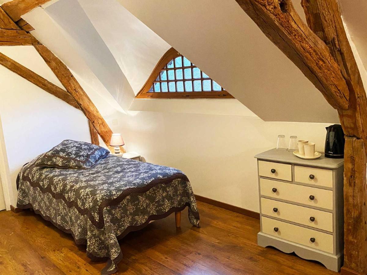 Le Moulin De Pasnel Bed & Breakfast Monteaux Exterior photo