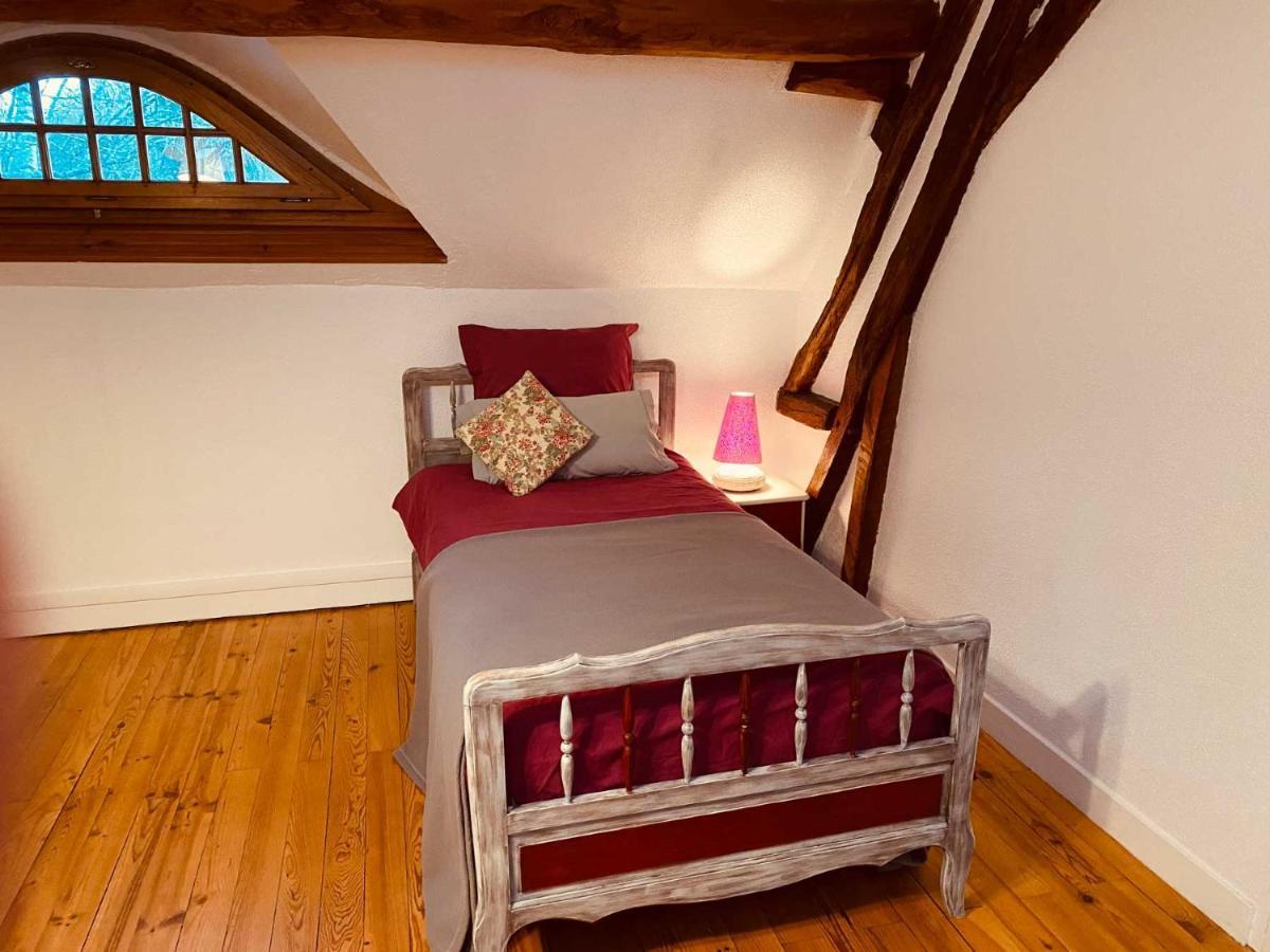 Le Moulin De Pasnel Bed & Breakfast Monteaux Exterior photo