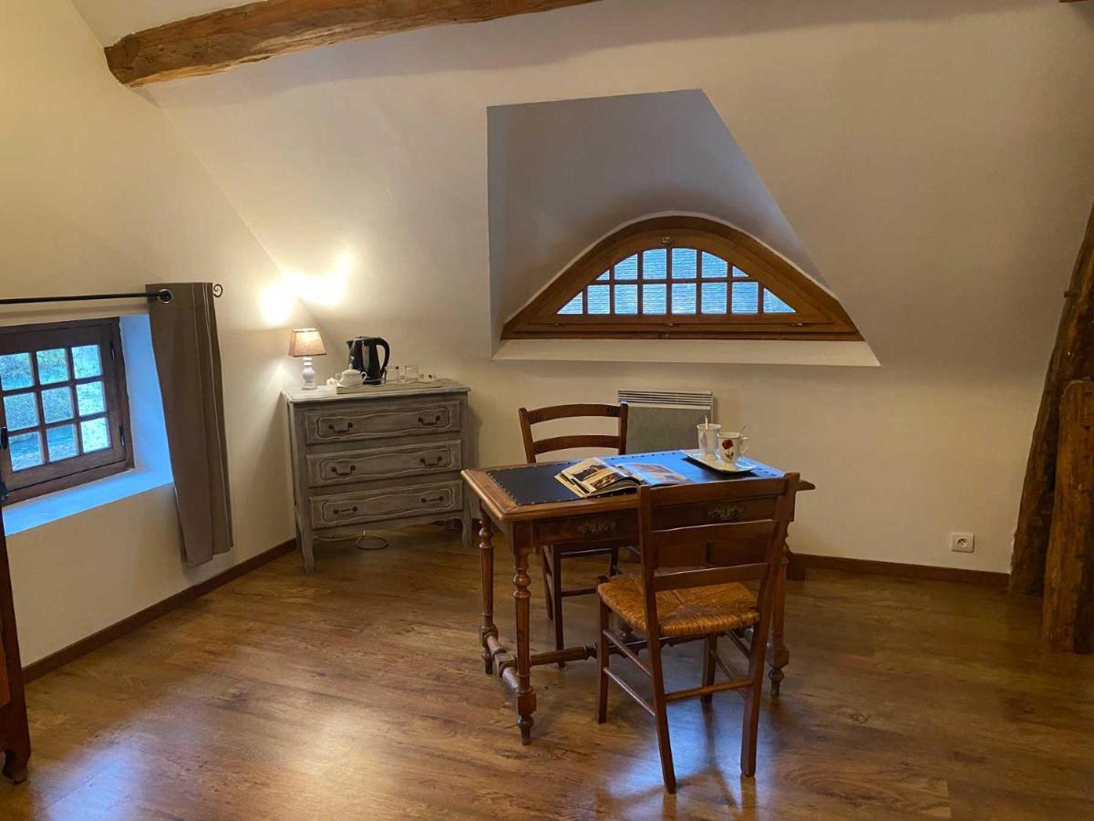 Le Moulin De Pasnel Bed & Breakfast Monteaux Exterior photo