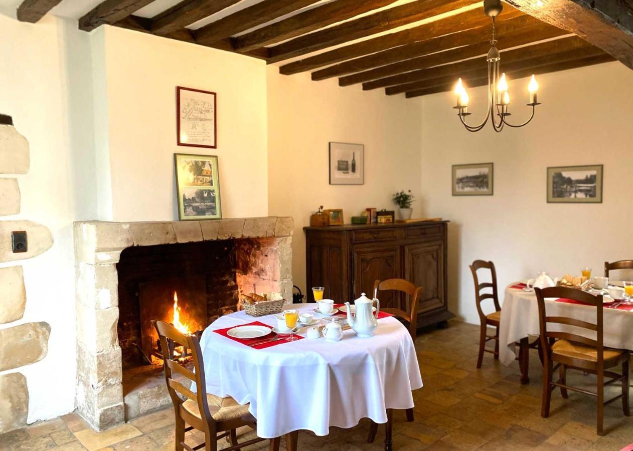 Le Moulin De Pasnel Bed & Breakfast Monteaux Exterior photo